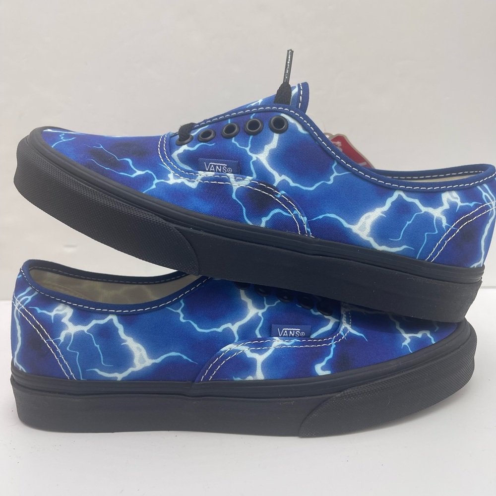 Vans WMNS Authentic (Lightning)
Black/Blue Sneakers
VN0A5H78QFT
 Electric Blue